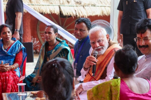 PM Modi Criticises Oppn for Politicising his Ganpati Puja at CJI’s Home