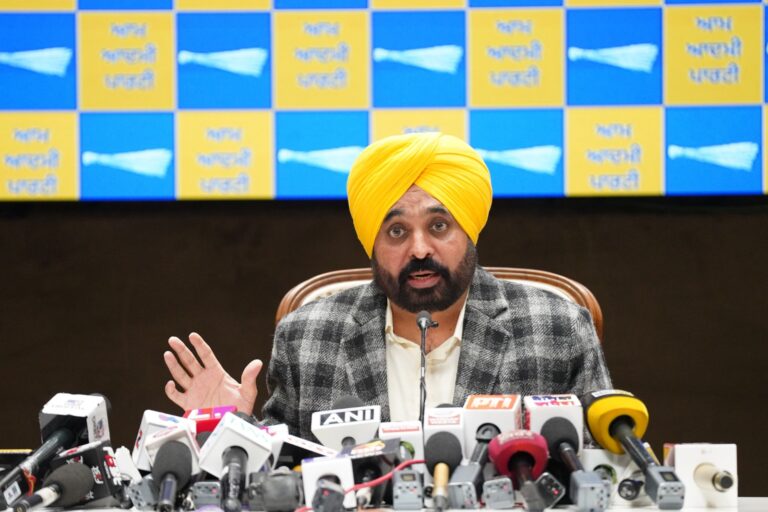 CM urges Centre to open dialogue with farmers