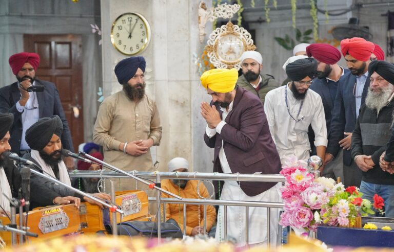 CM pays obeisance at Gurdwara Bhatha Sahib on Parkash Purab of Guru Gobind Singh