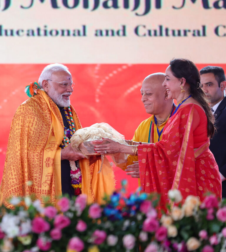 PM Modi Inaugurates Sri Sri Radha Madanmohanji Temple in Navi Mumbai