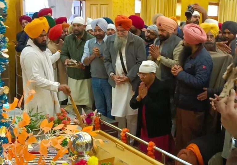Punjab Cabinet ministers, Speaker Vidhan Sabha pay obeisance on Maghi Mela
