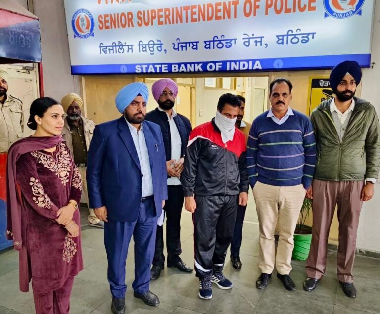 Head Constable held for accepting bribe, main accused escape: VB