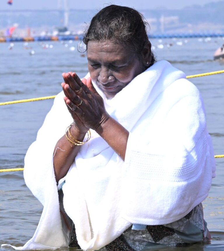 President Murmu takes holy dip at Triveni Sangam in Prayagraj