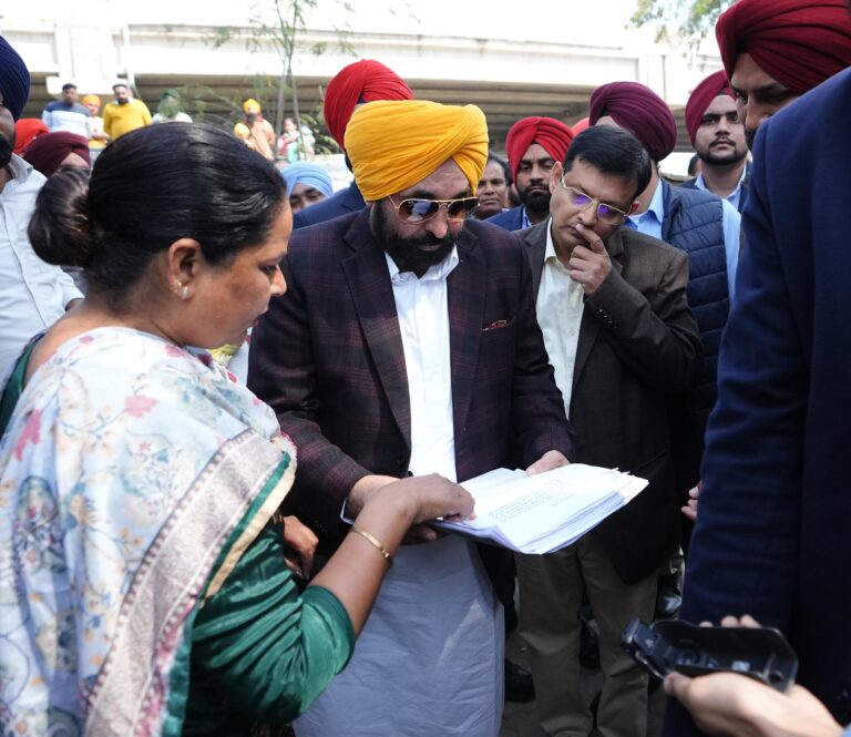 Won’t wow before corrupt officers: CM Mann