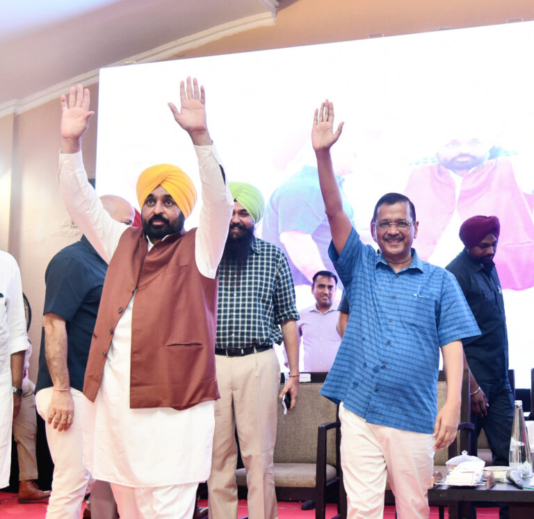 Kejriwal, CM Mann administer oath to people for bring warriors against drugs