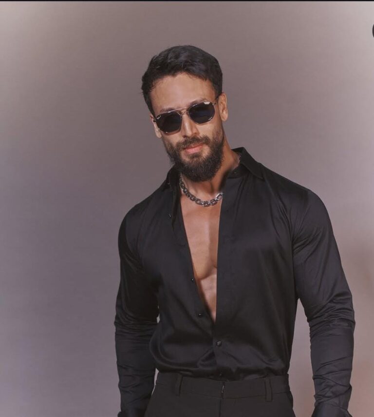 Tiger Shroff Crowned ‘Youngest Action Superstar’ at Bollywood Hungama Style Icons Awards 2025