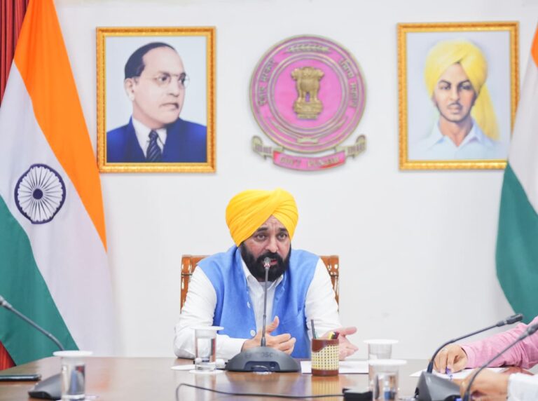 CM Mann urges EC to clarify voter revision process