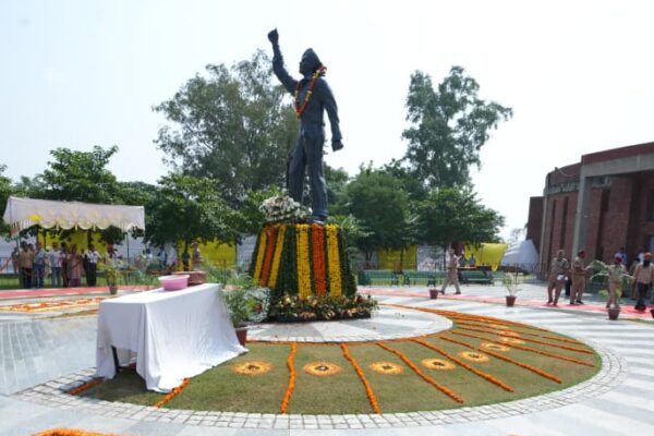 CM Mann pays floral tribute to Bhagat Singh at Khatkar Kalan