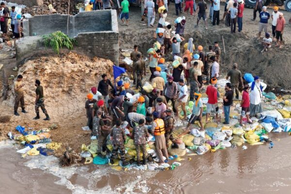 Indian Army conducts relief operation in flood-affected Fazilika, helping villagers