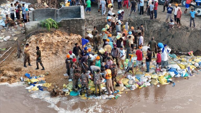 Indian Army conducts relief operation in flood-affected Fazilika, helping villagers