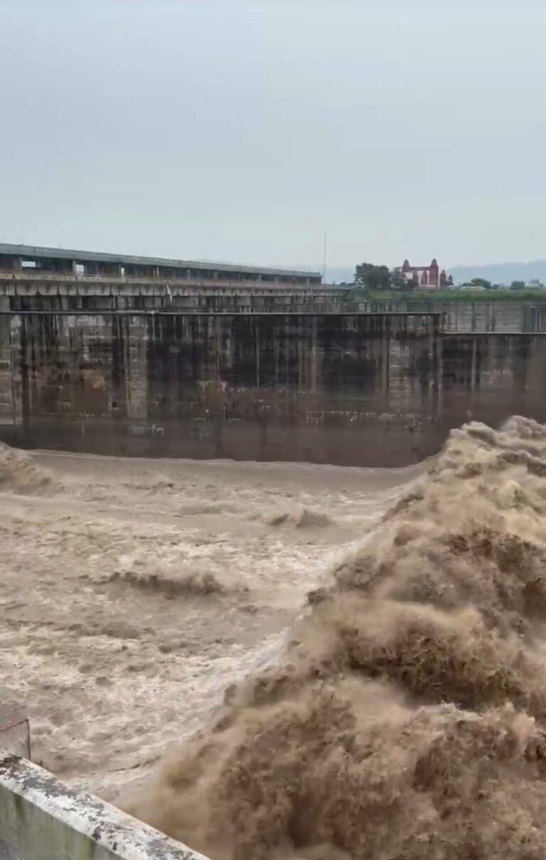 Flood alert in Delhi after water released from Hathni Kund in Haryana