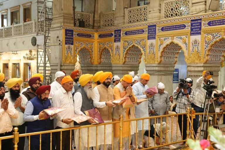Punjab senior cabinet ministers offer ardas at Gurdwara Sis Ganj Sahib