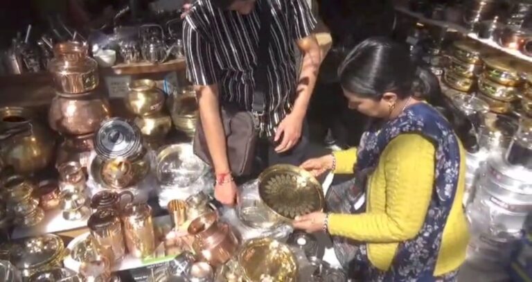 Festive shopping buzz in Shimla on Dhanteras