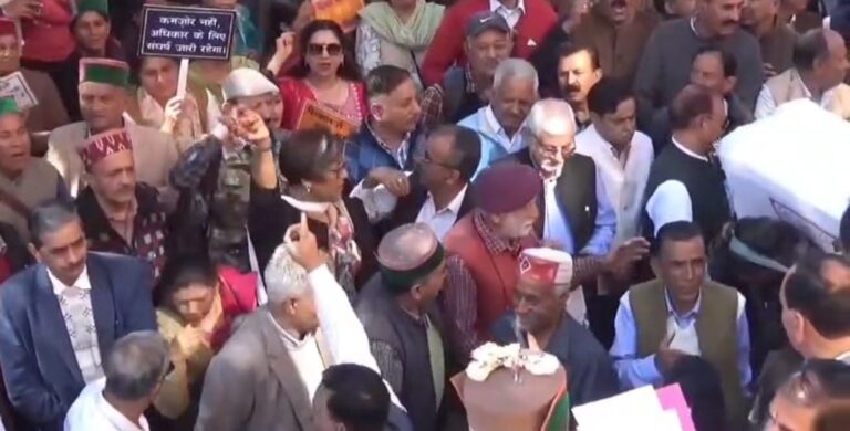 Himachal pensioners hit streets over DA, arrears and healthcare bills