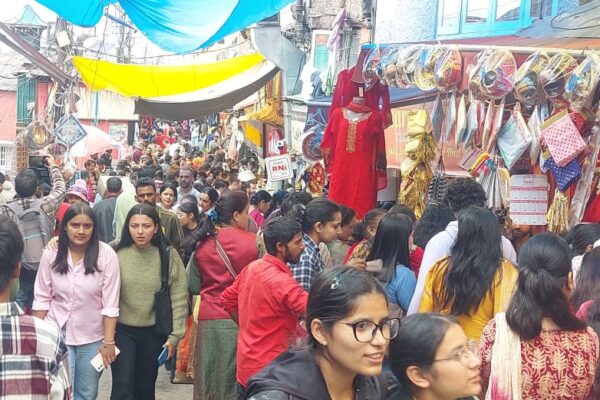 Shimla witnesses festive rush ahead of Karva Chauth