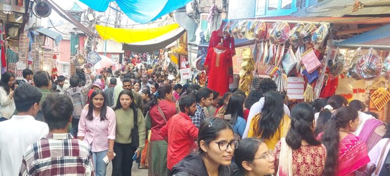 Shimla witnesses festive rush ahead of Karva Chauth