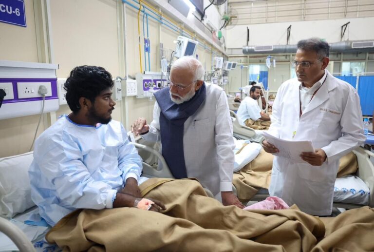 Delhi blast: PM meets victims at LNJP Hospital