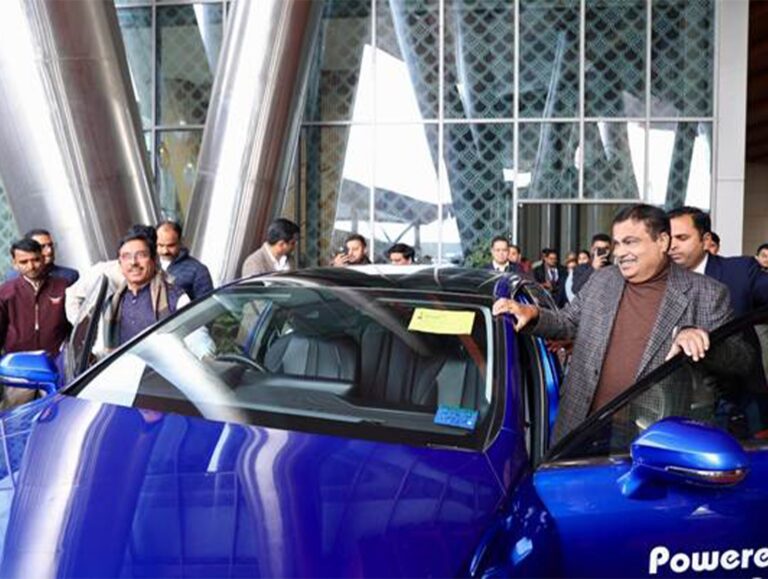 Centre demonstrates hydrogen fuel-cell vehicle to promote clean transport
