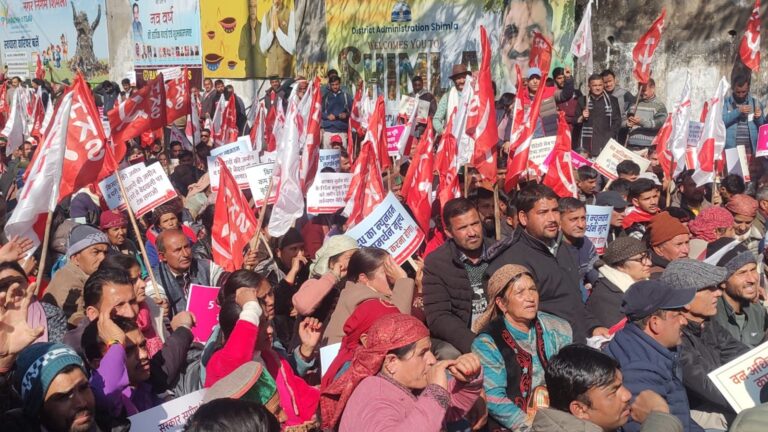 Farmers, apple growers stage protest outside Himachal Secretariat