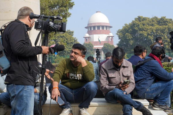 Lawyers, litigants throng CJI's courtroom to see WB CM Mamata Banerjee argue in SIR case