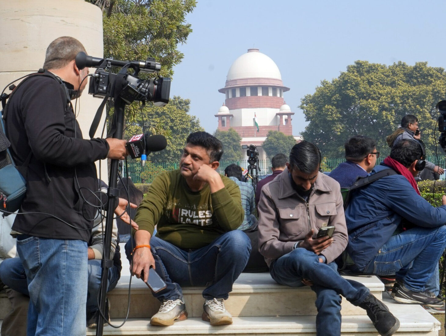 Lawyers, litigants throng CJI's courtroom to see WB CM Mamata Banerjee argue in SIR case