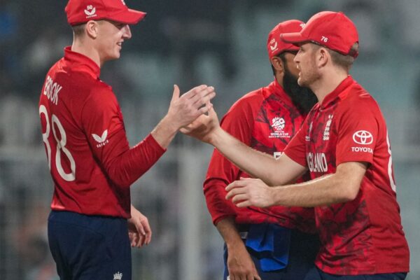 Pakistan eye crucial Super Eights points