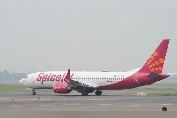 Leh-bound SpiceJet plane