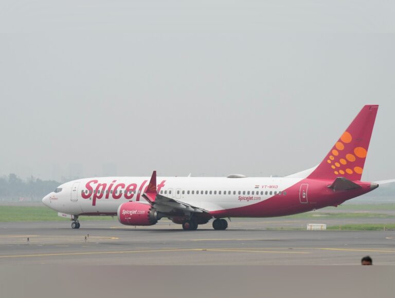 Leh-bound SpiceJet plane faces engine issue; returns to national capital