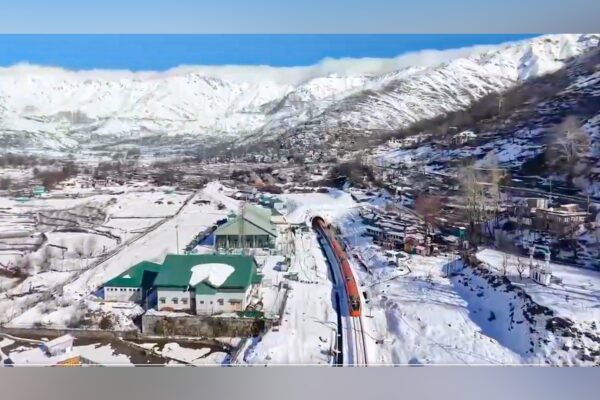 Kashmir minimum temperature rises, snowfall in higher reaches drops day temperature