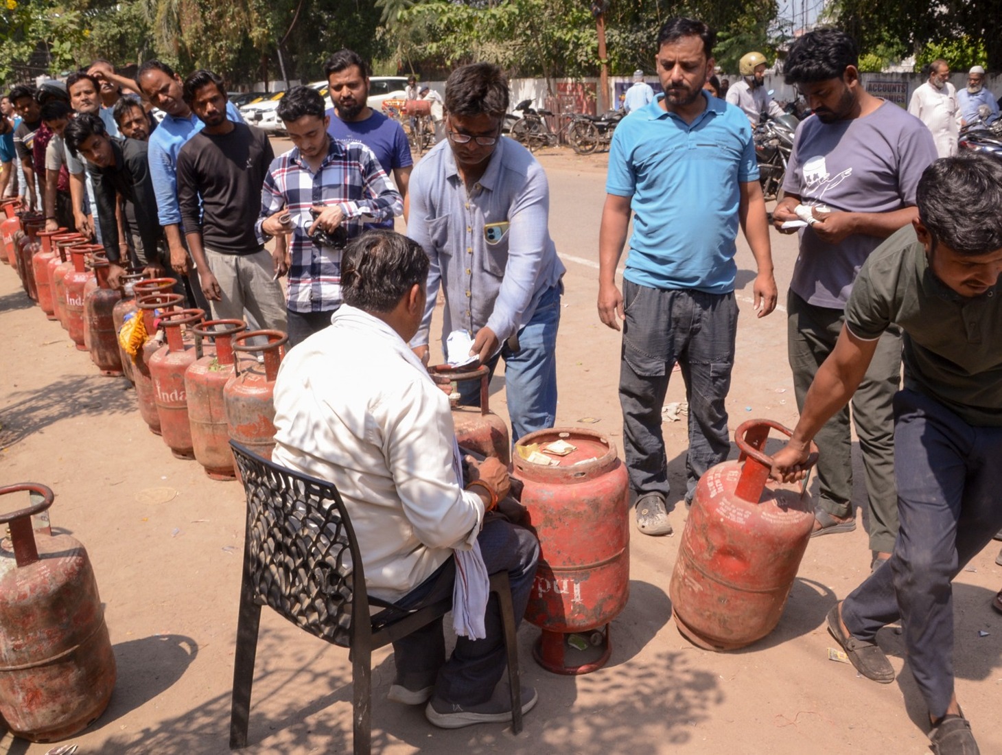 LPG Hoarding Racket Busted, 459 Cylinders Seized in Delhi