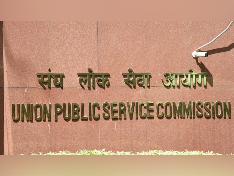 J&K: Visually impaired labourer’s son, JKAS officer crack UPSC civil services exam
