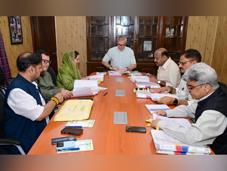 Omar Abdullah stresses timely delivery of development projects