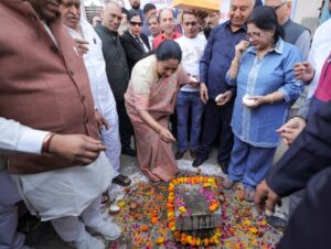 Rekha Gupta Inaugurates NDMC Flower Festival at Connaught Place