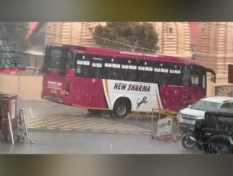 Fresh snowfall, rain in Himachal