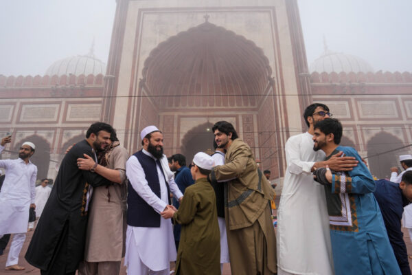 Eid al-Fitr Celebrated with Devotion in Foggy Delhi, Unity Message Resonates