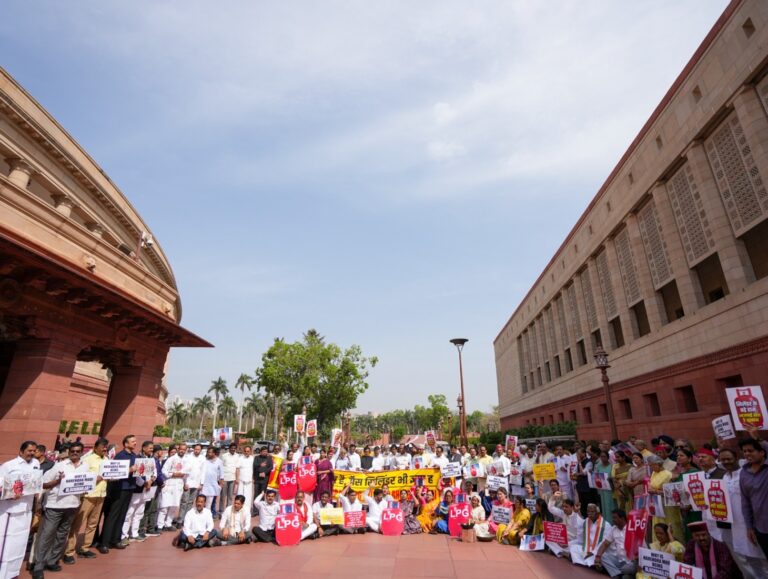 Rahul Gandhi: PM ‘panicked’ amid LPG shortage row
