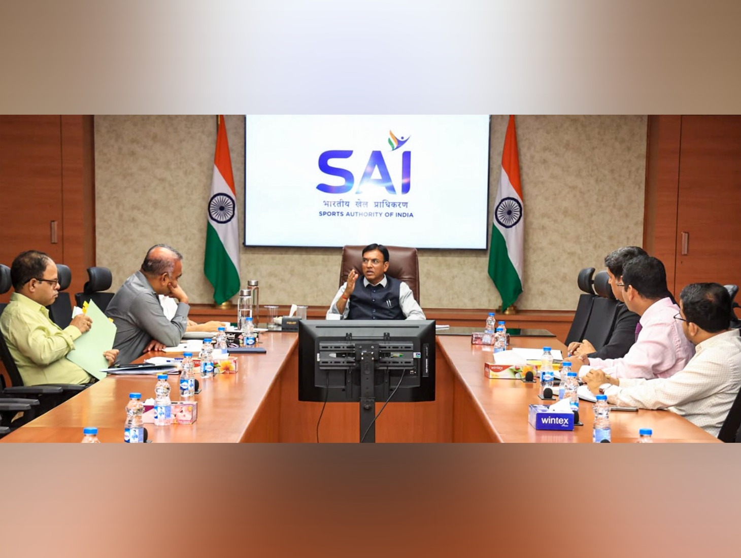 Mandaviya Holds Talks With FMSCI to Revive Formula One in India