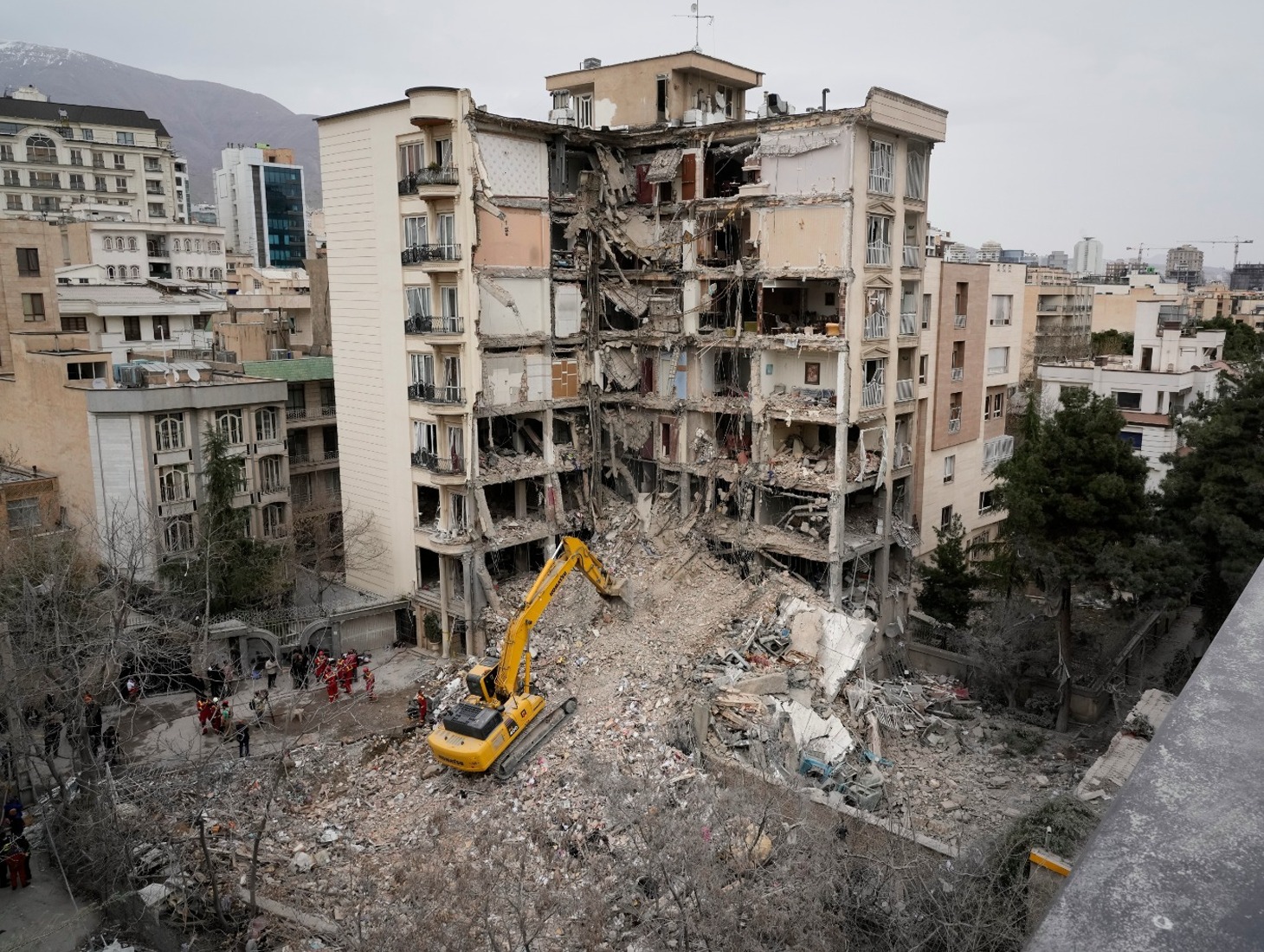 Missile Strike on Tel Aviv Escalates Conflict as US-Iran Talks Remain Unclear