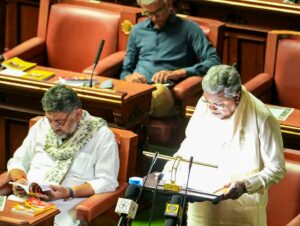 Siddaramaiah announces social media ban