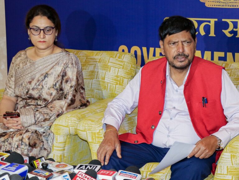 Athawale appeals to Naxalites to join mainstream; condemns attack on Farooq Abdullah