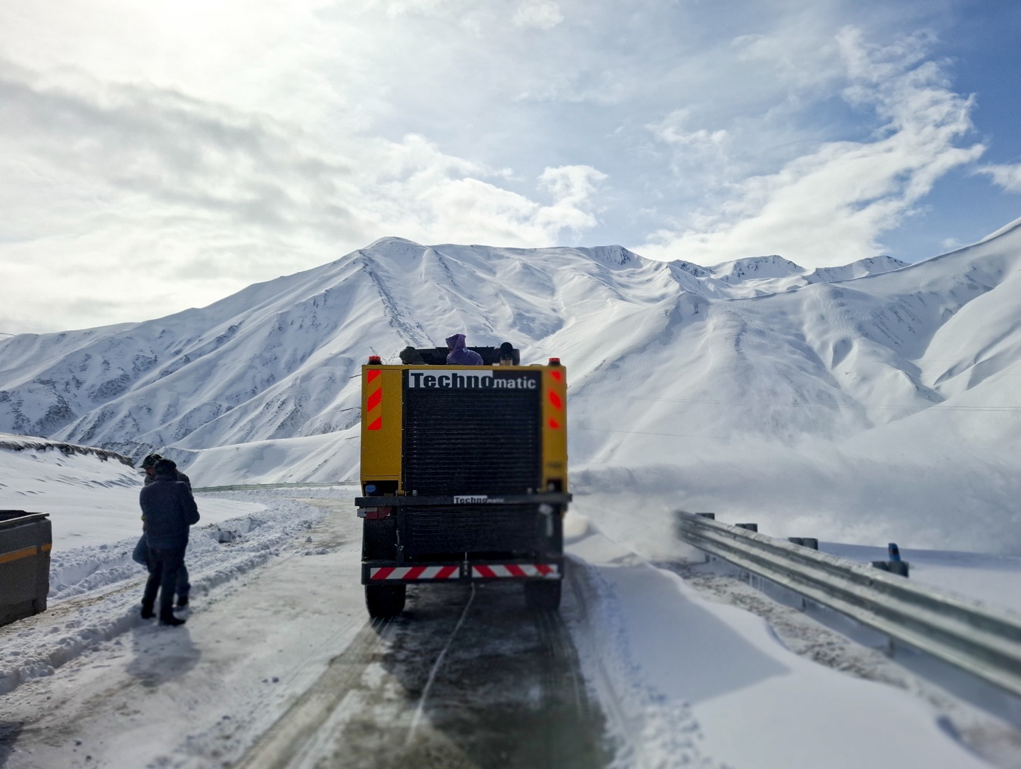 Snowstorm rescue at Sinthan Top; one killed in landslide in Kishtwar