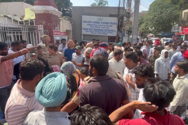 Apprentices Protest Outside Punjab State Power Corporation Limited Headquarters