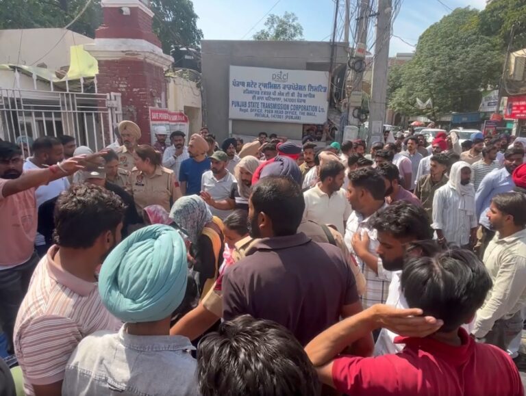 Apprentices stage protest outside PSPCL in patiala