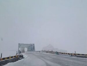 Atal Tunnel Snow Forces Vehicle Curbs, Tourists Still Pour Into Manali