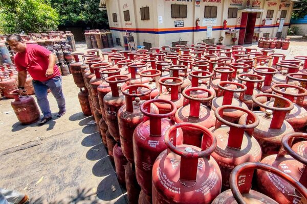 Delhi Police Busts LPG Black Marketing Racket in Bawana, 75 Cylinders Seized, One Arrested