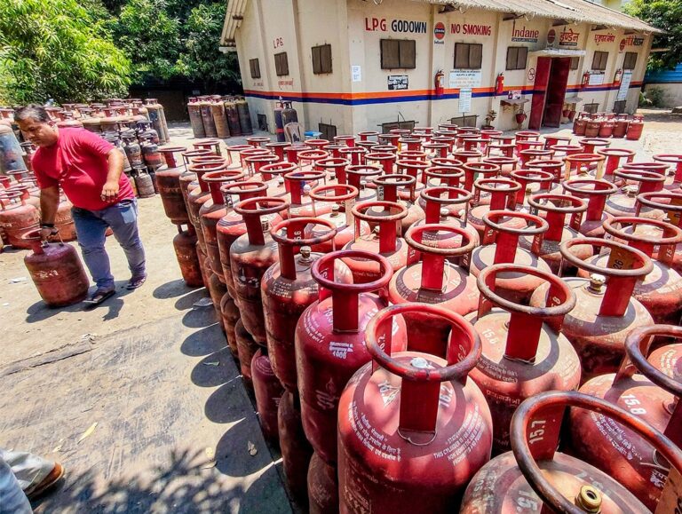 Delhi Police Busts LPG Black Marketing Racket in Bawana, 75 Cylinders Seized, One Arrested
