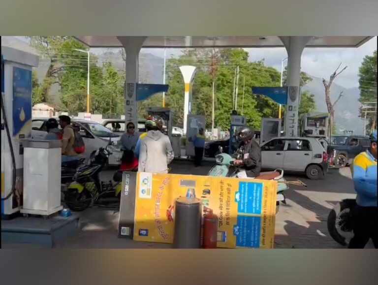 Fuel panic grips Kangra, DC denies shortage