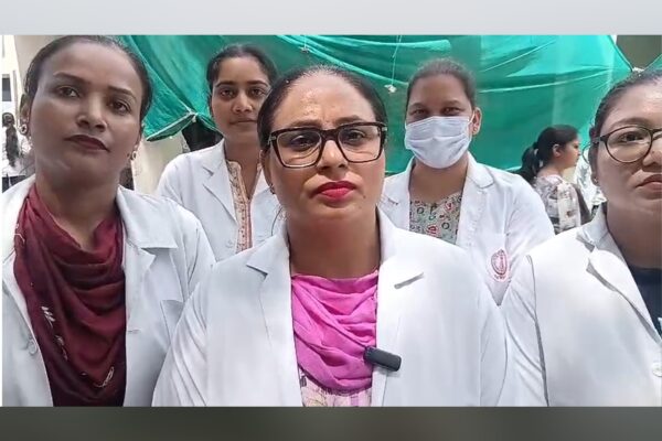 Nursing Staff Protest Over Rs 4,600 Grade Pay Enters 14th Day in Punjab