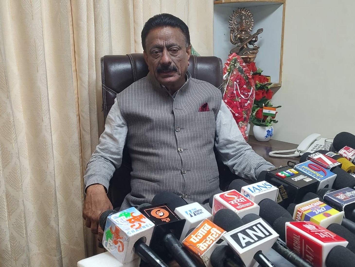 Himachal Orchardists Face Double Blow of Policy and Weather, Says Rathore