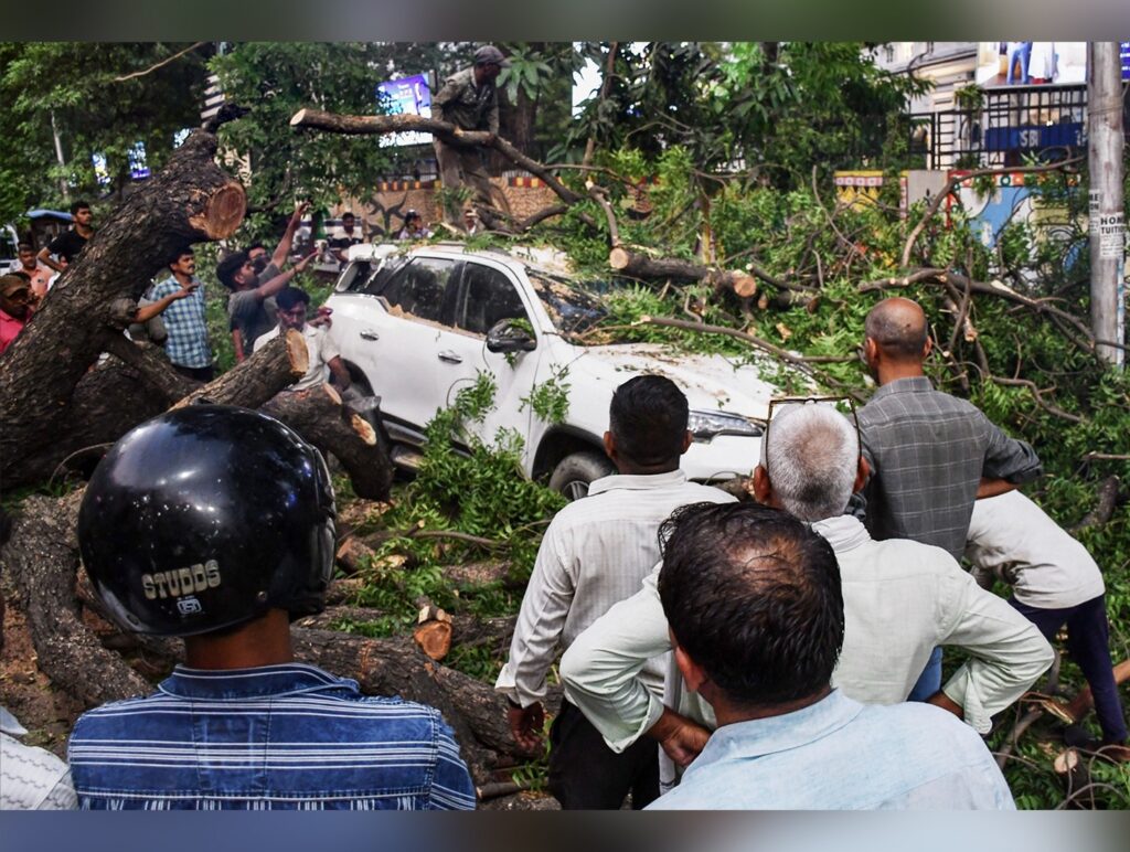 Heavy Rain and Lightning Leave 89 Dead in Uttar Pradesh